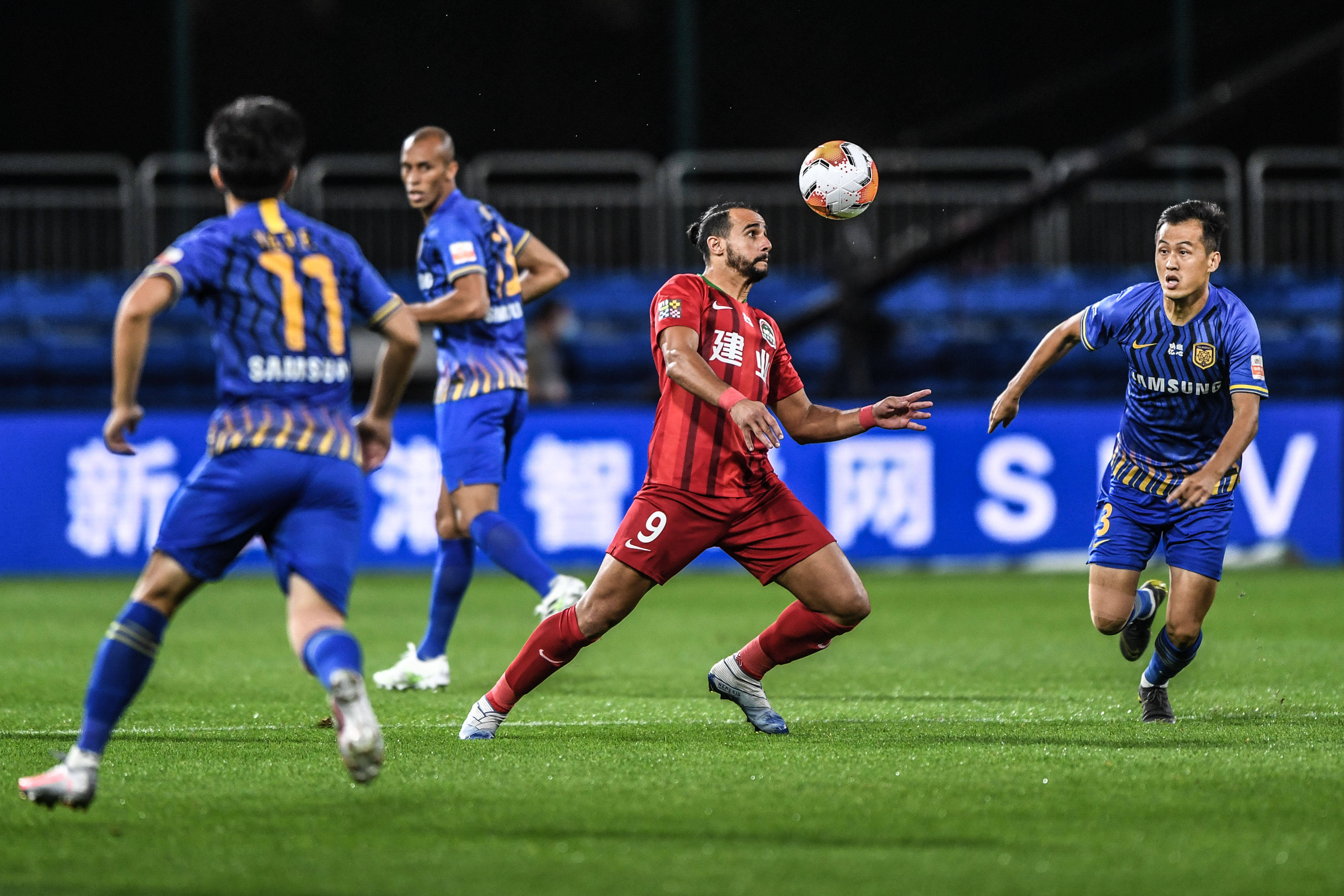 西甲焦点：巴萨梅西帽子戏法3-1击败马德里竞技